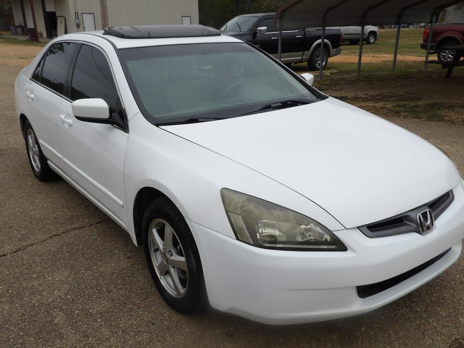 2004 Honda Accord EX-L (1HGCM56894A) with an 2.4L L4 DOHC 16V engine, automatic transmission, located at 401 First NE, Bearden, AR, 71720, (870) 687-3414, 33.726528, -92.611519 - Photo #20